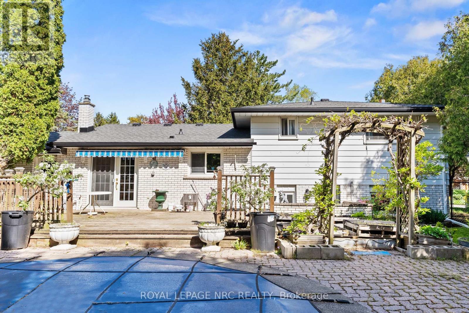 












21 UPPER CANADA DRIVE

,
Niagara-on-the-Lake (Town),




Ontario
L0S1J0

