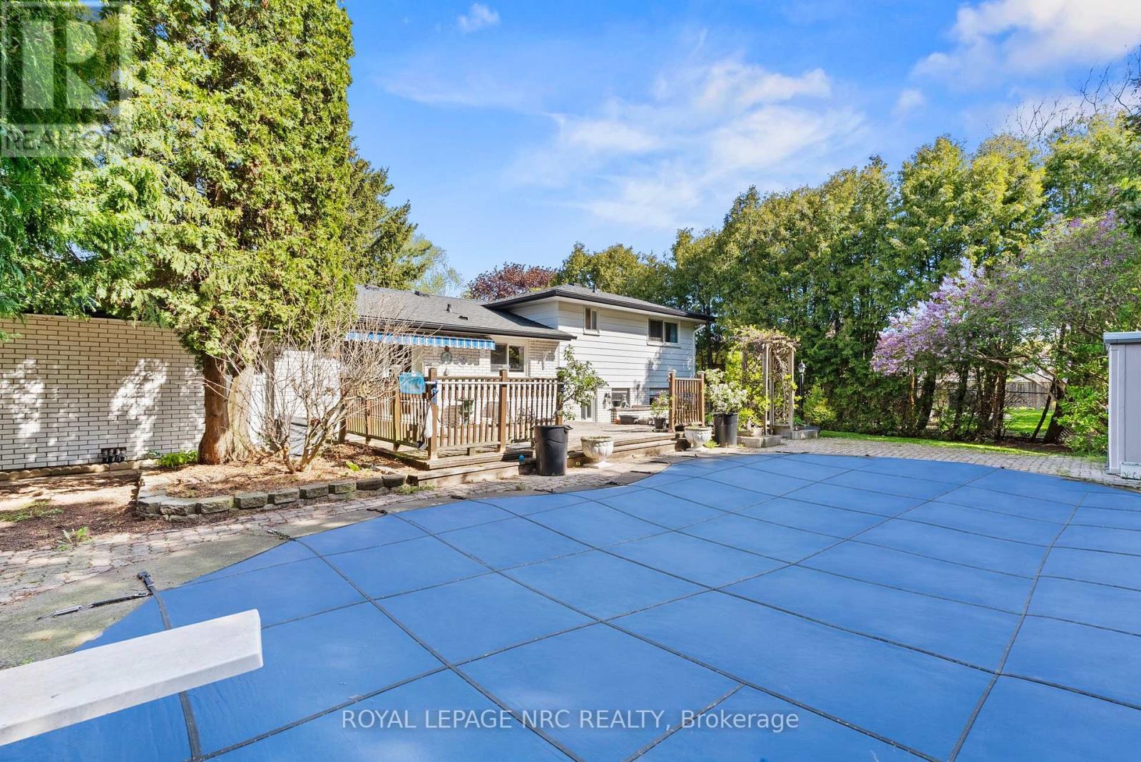 












21 UPPER CANADA DRIVE

,
Niagara-on-the-Lake (Town),




Ontario
L0S1J0

