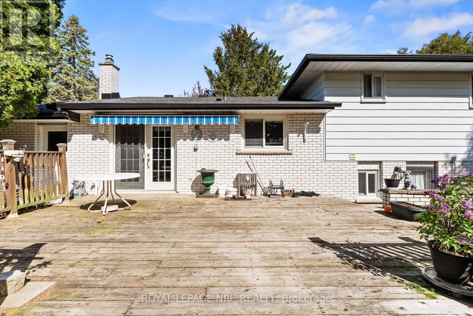 












21 UPPER CANADA DRIVE

,
Niagara-on-the-Lake (Town),




Ontario
L0S1J0

