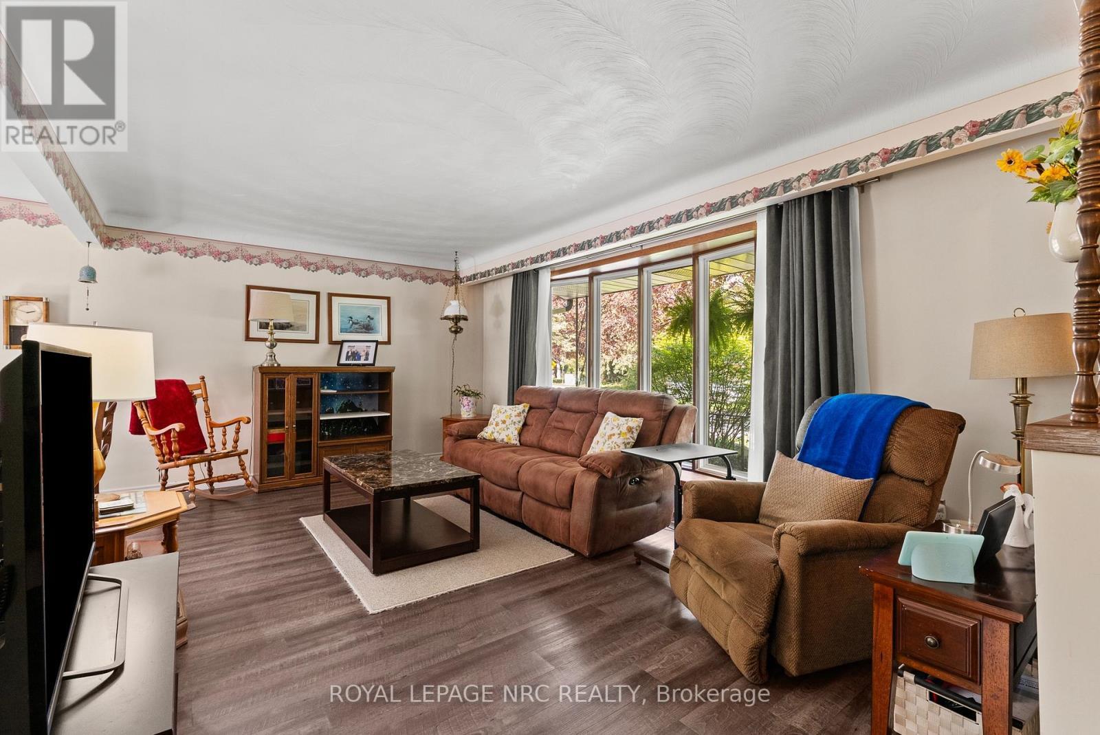












21 UPPER CANADA DRIVE

,
Niagara-on-the-Lake (Town),




Ontario
L0S1J0

