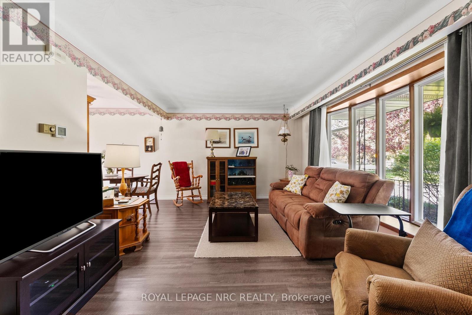 












21 UPPER CANADA DRIVE

,
Niagara-on-the-Lake (Town),




Ontario
L0S1J0

