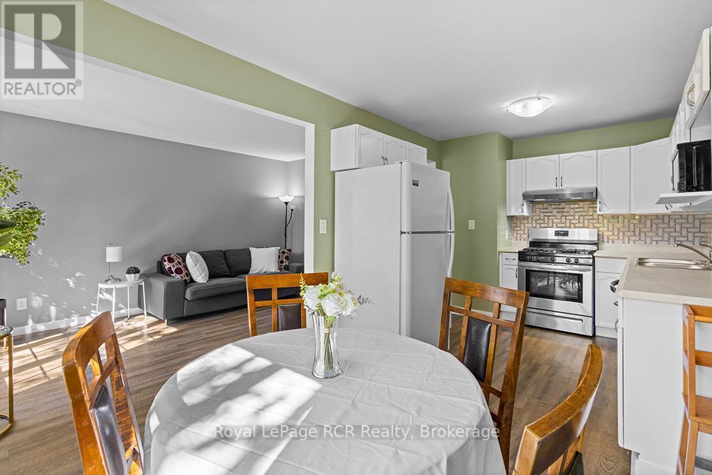 












2512 - 2512 8TH AVENUE A AVENUE E

,
Owen Sound,




Ontario
N4K6W5


