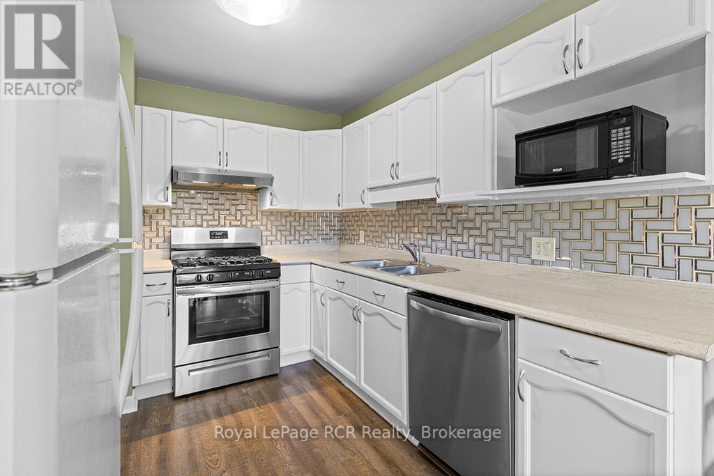 












2512 - 2512 8TH AVENUE A AVENUE E

,
Owen Sound,




Ontario
N4K6W5

