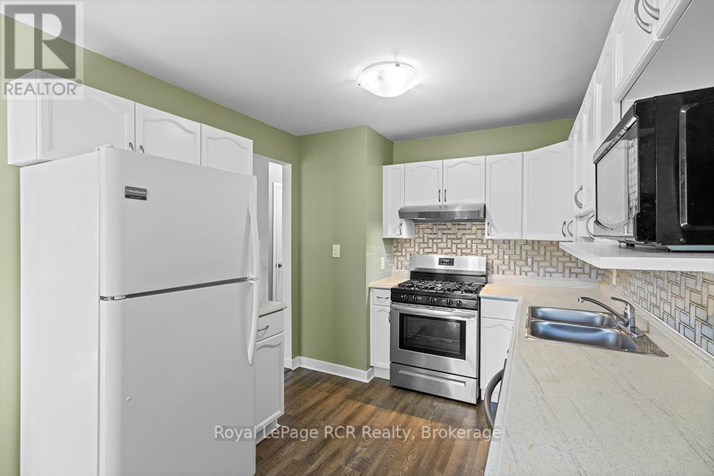 












2512 - 2512 8TH AVENUE A AVENUE E

,
Owen Sound,




Ontario
N4K6W5

