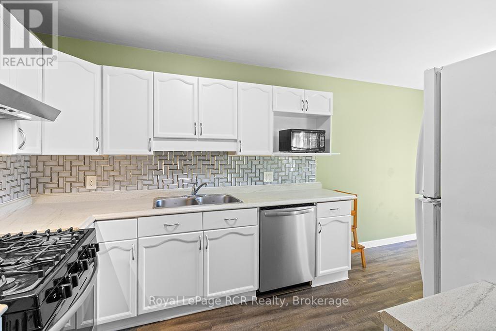 












2512 - 2512 8TH AVENUE A AVENUE E

,
Owen Sound,




Ontario
N4K6W5

