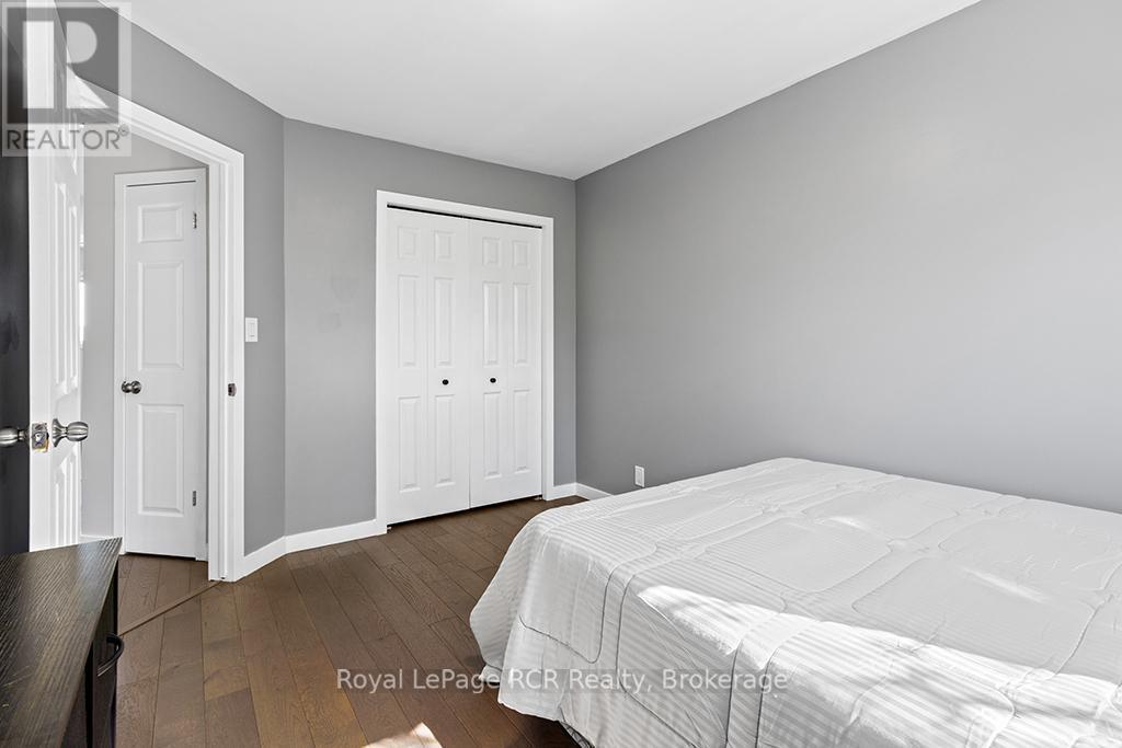 












2512 - 2512 8TH AVENUE A AVENUE E

,
Owen Sound,




Ontario
N4K6W5

