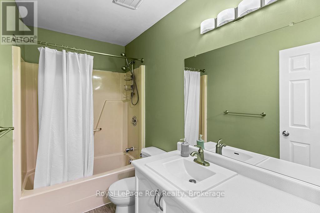 












2512 - 2512 8TH AVENUE A AVENUE E

,
Owen Sound,




Ontario
N4K6W5

