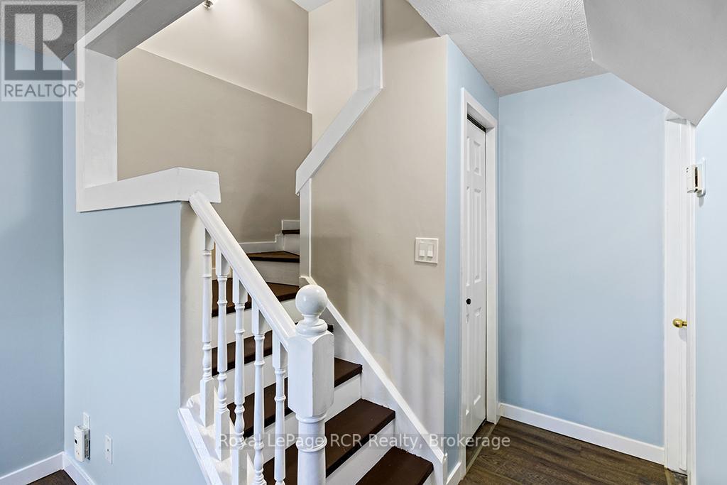












2512 - 2512 8TH AVENUE A AVENUE E

,
Owen Sound,




Ontario
N4K6W5

