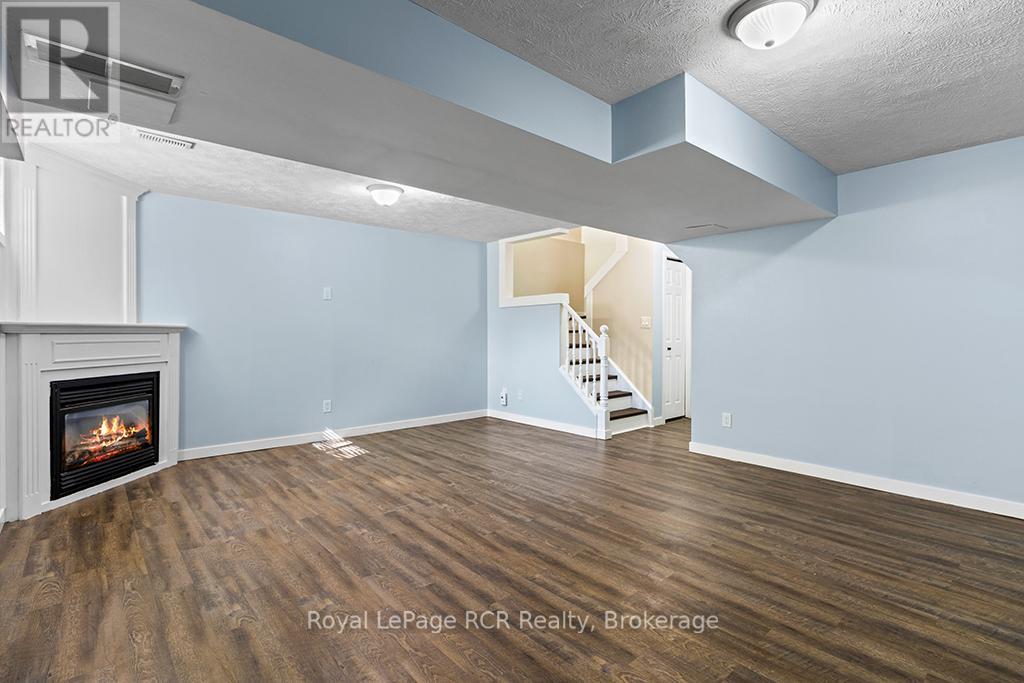 












2512 - 2512 8TH AVENUE A AVENUE E

,
Owen Sound,




Ontario
N4K6W5

