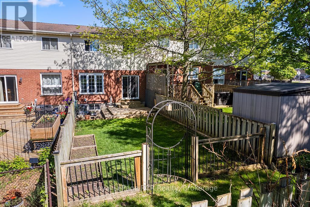 












2512 - 2512 8TH AVENUE A AVENUE E

,
Owen Sound,




Ontario
N4K6W5

