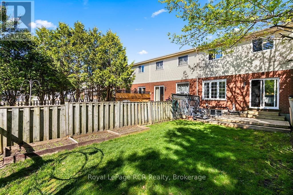 












2512 - 2512 8TH AVENUE A AVENUE E

,
Owen Sound,




Ontario
N4K6W5

