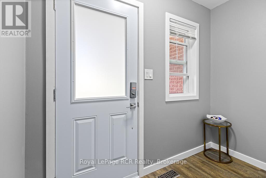 












2512 - 2512 8TH AVENUE A AVENUE E

,
Owen Sound,




Ontario
N4K6W5

