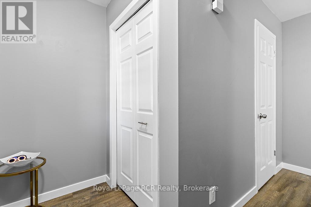 












2512 - 2512 8TH AVENUE A AVENUE E

,
Owen Sound,




Ontario
N4K6W5

