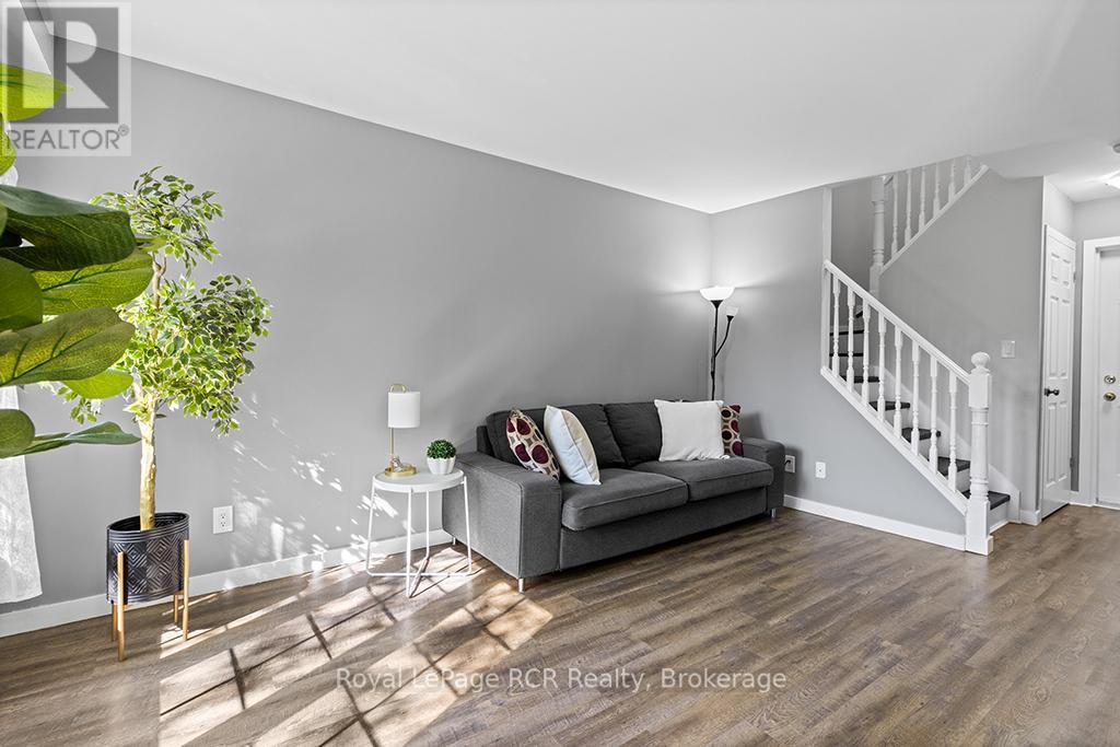 












2512 - 2512 8TH AVENUE A AVENUE E

,
Owen Sound,




Ontario
N4K6W5

