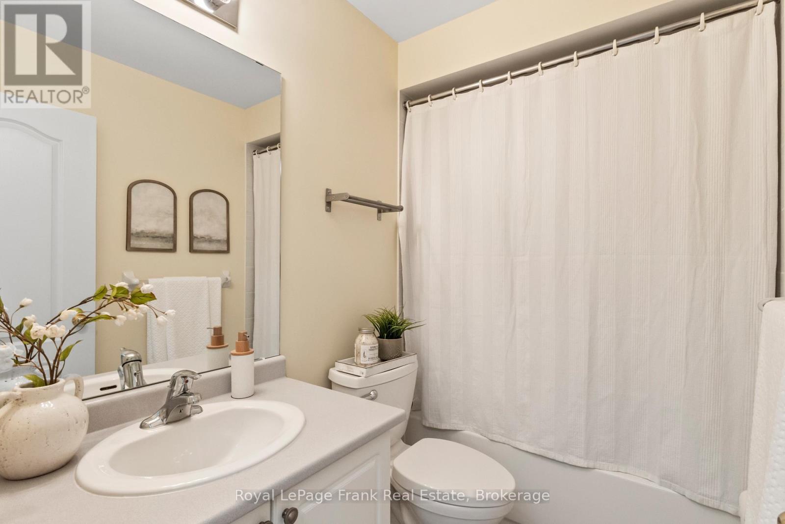 












30 - 30 GIDLEY LANE

,
Ajax (Central),




Ontario
L1T4Z7

