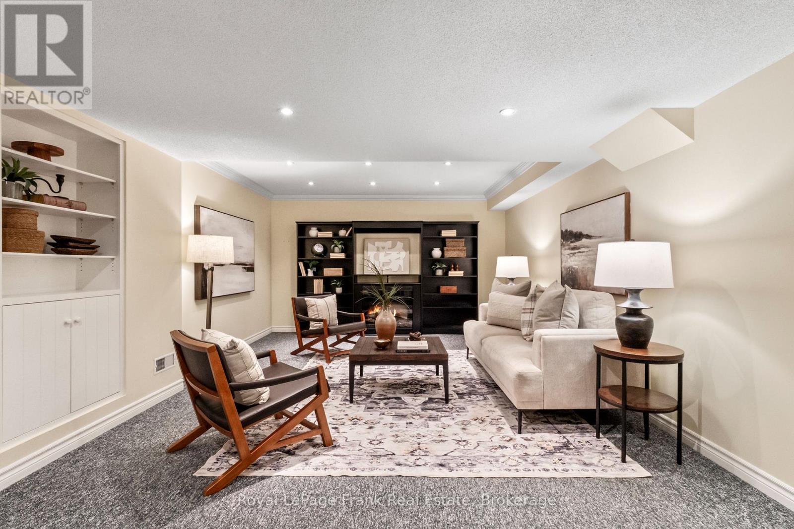 












30 - 30 GIDLEY LANE

,
Ajax (Central),




Ontario
L1T4Z7

