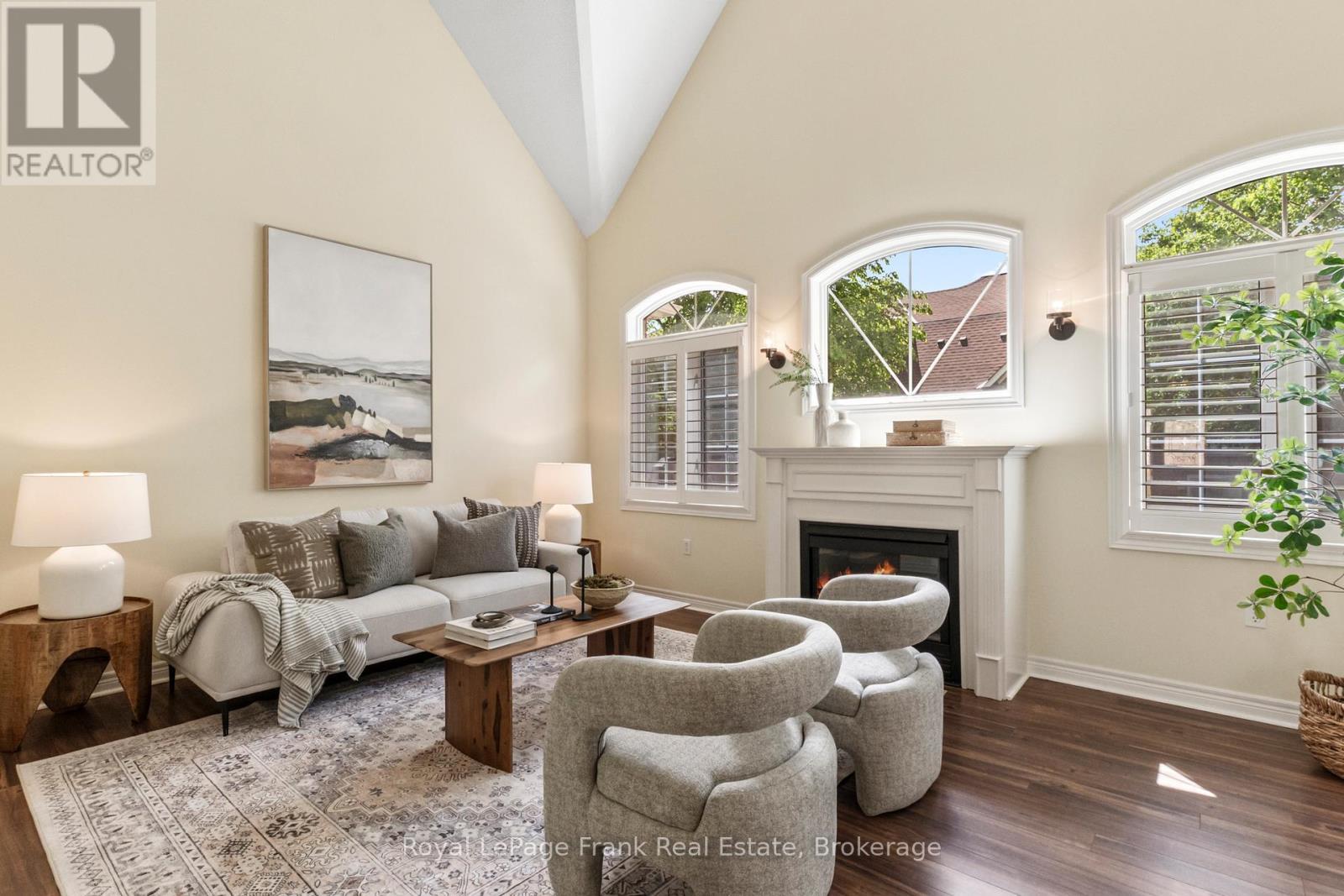 












30 - 30 GIDLEY LANE

,
Ajax (Central),




Ontario
L1T4Z7

