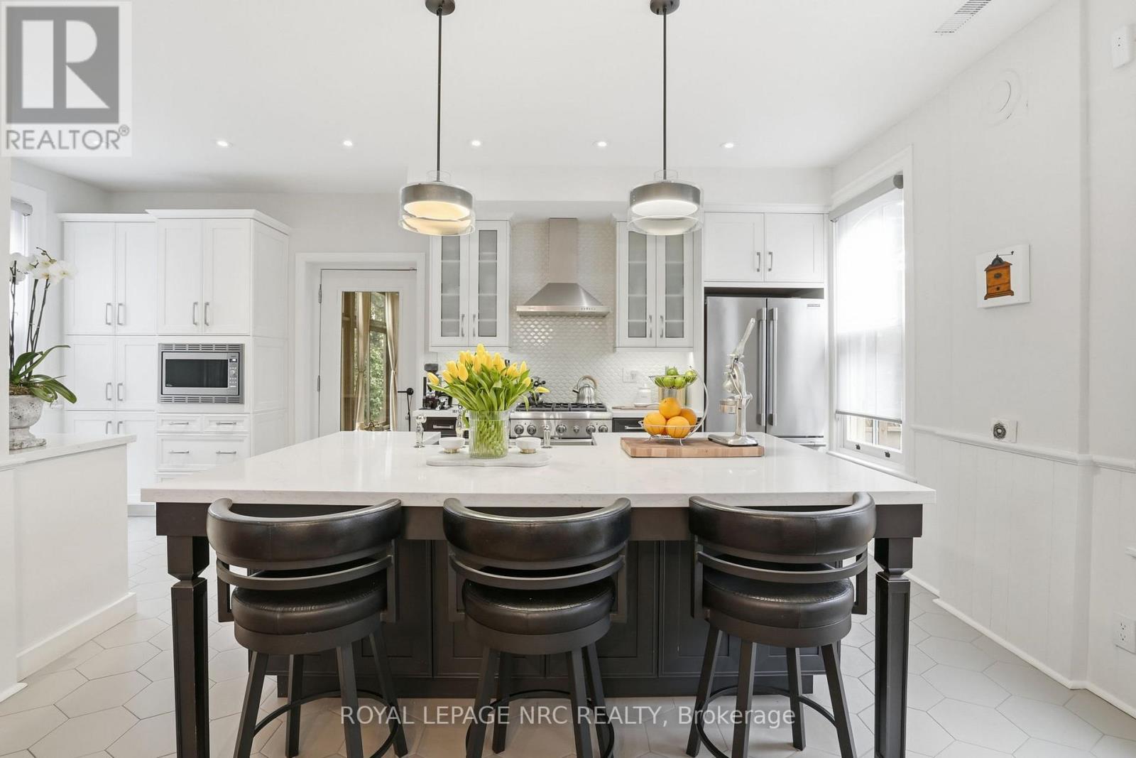 












176 JAMES STREET

,
St. Catharines (Downtown),




Ontario
L2R5C5


