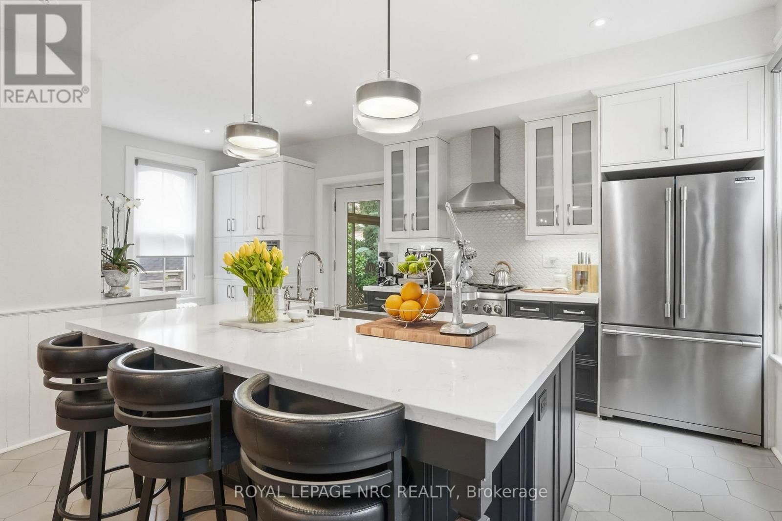 












176 JAMES STREET

,
St. Catharines (Downtown),




Ontario
L2R5C5

