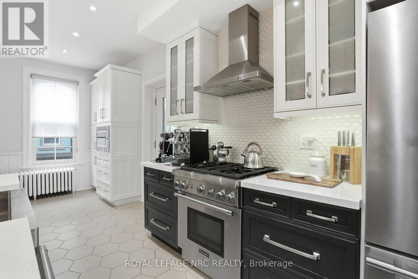 












176 JAMES STREET

,
St. Catharines (Downtown),




Ontario
L2R5C5

