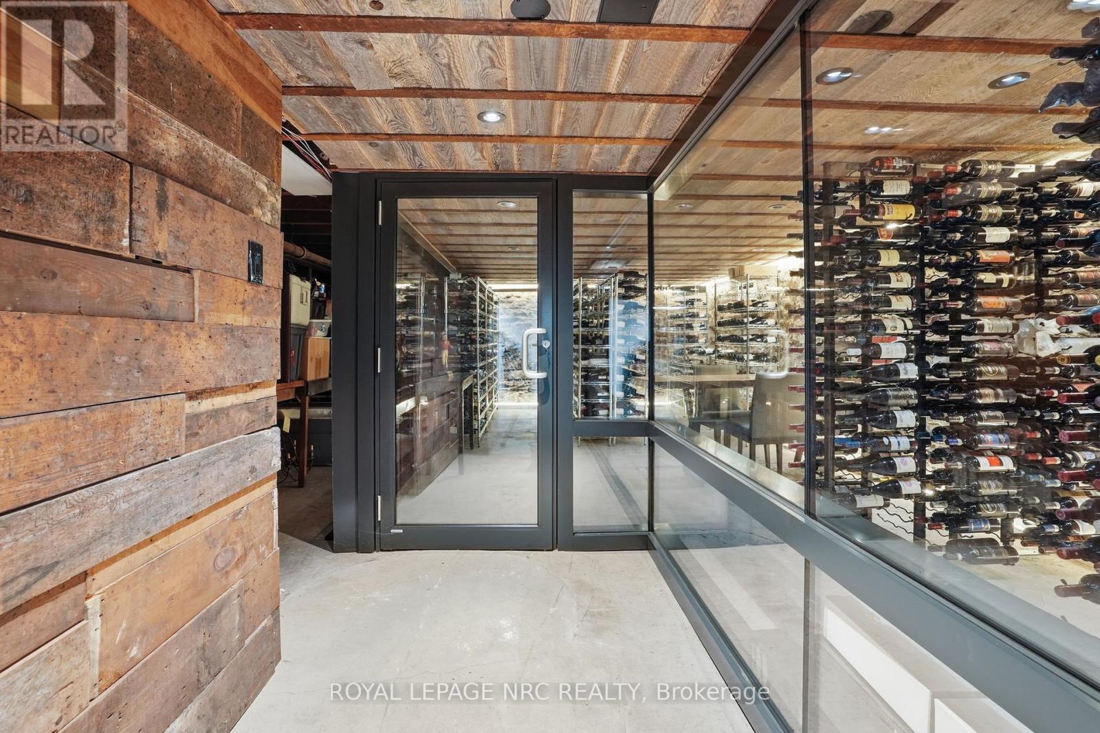 












176 JAMES STREET

,
St. Catharines (Downtown),




Ontario
L2R5C5


