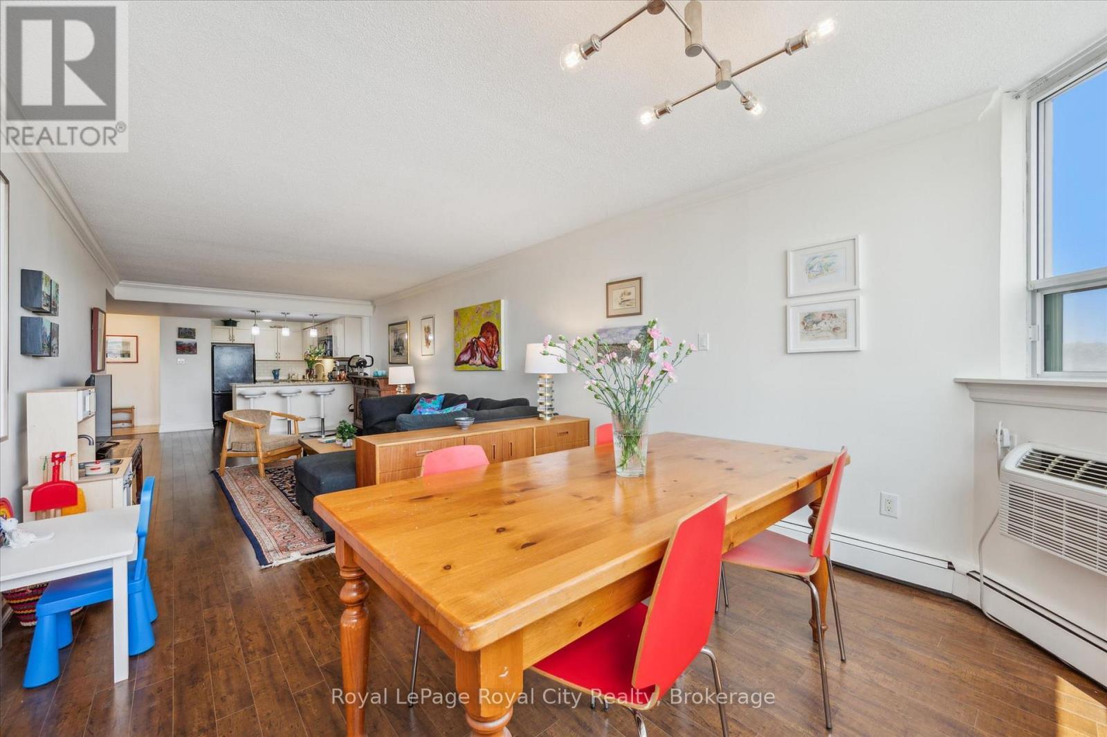 












508 - 55 YARMOUTH STREET

,
Guelph (Downtown),




Ontario
N1H7R4

