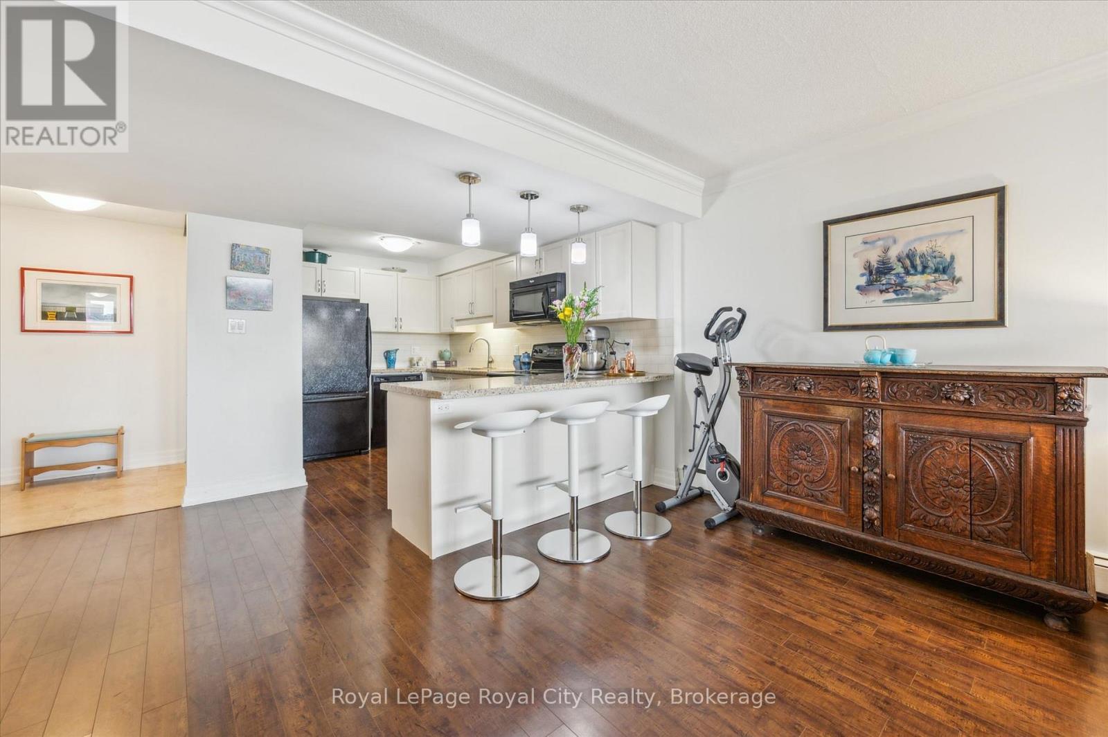 












508 - 55 YARMOUTH STREET

,
Guelph (Downtown),




Ontario
N1H7R4


