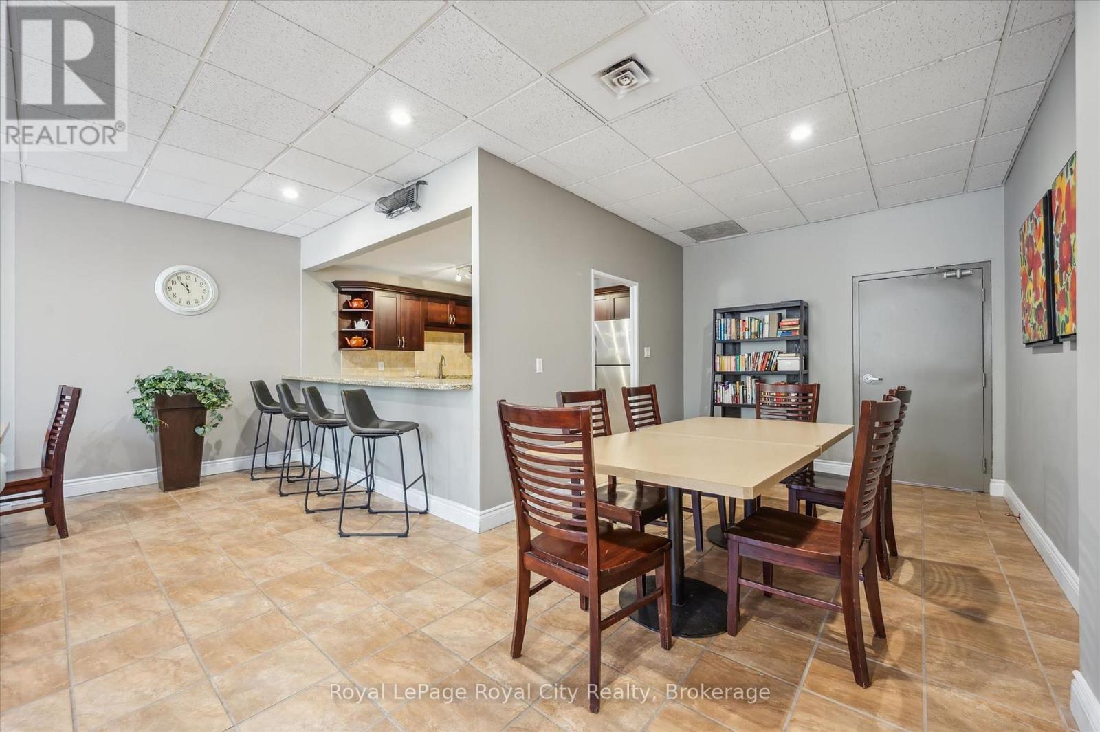 












508 - 55 YARMOUTH STREET

,
Guelph (Downtown),




Ontario
N1H7R4

