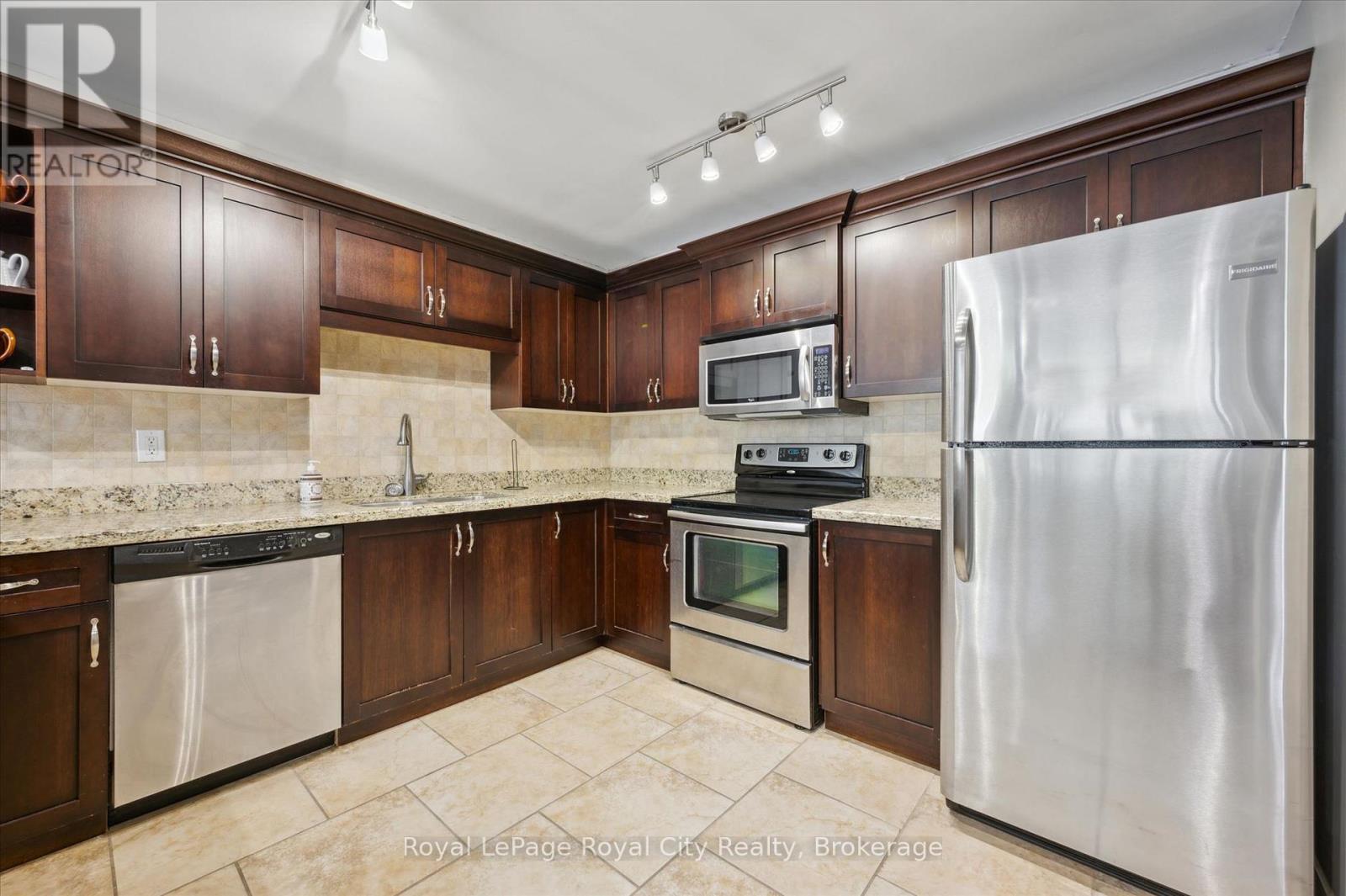 












508 - 55 YARMOUTH STREET

,
Guelph (Downtown),




Ontario
N1H7R4

