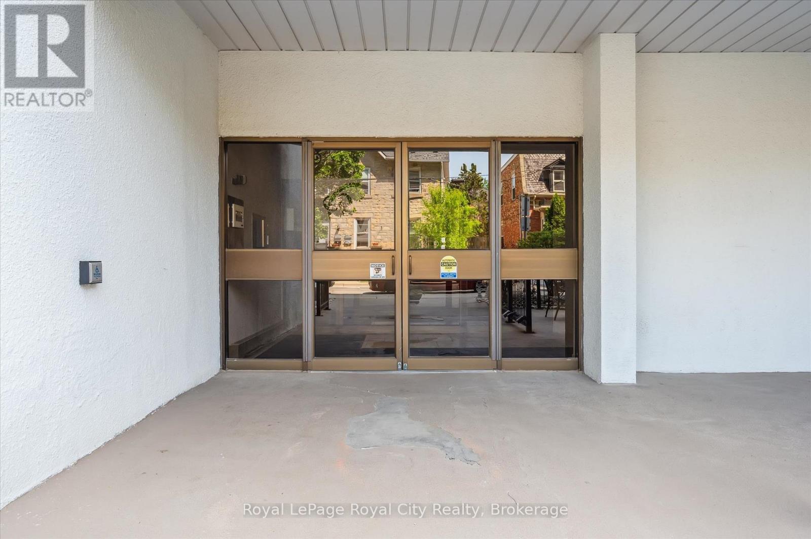 












508 - 55 YARMOUTH STREET

,
Guelph (Downtown),




Ontario
N1H7R4


