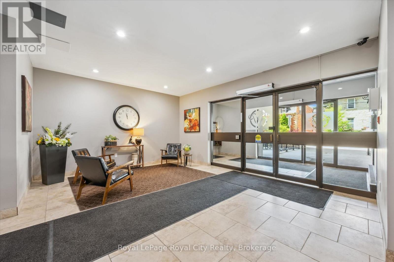 












508 - 55 YARMOUTH STREET

,
Guelph (Downtown),




Ontario
N1H7R4

