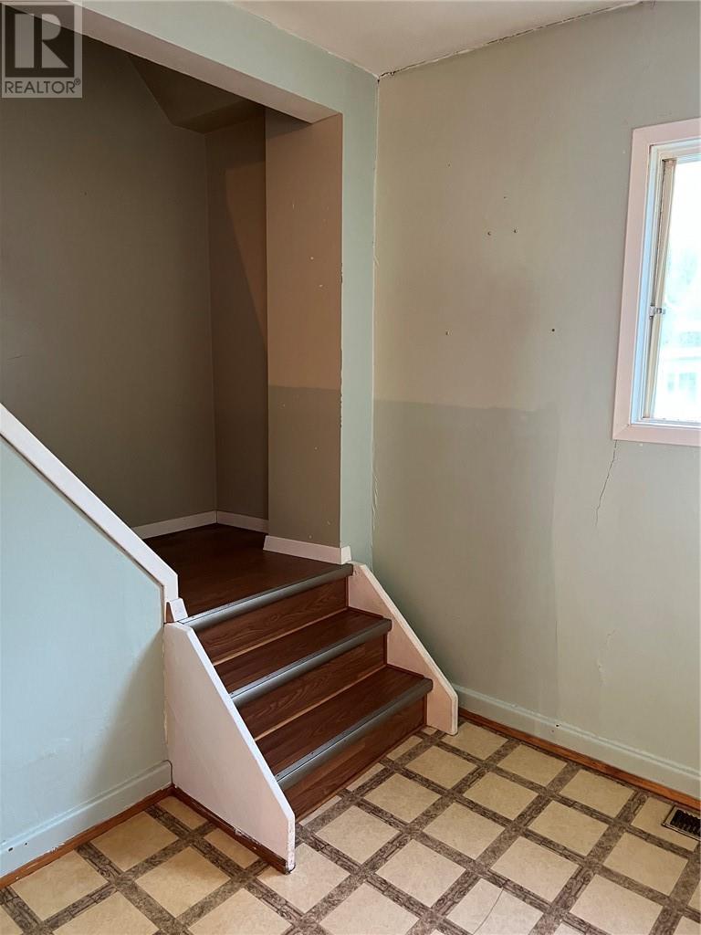 












266 Kathleen Street

,
Sudbury,




Ontario
P3C2L8

