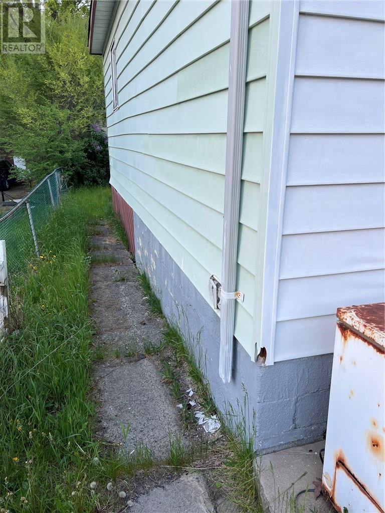 












266 Kathleen Street

,
Sudbury,




Ontario
P3C2L8

