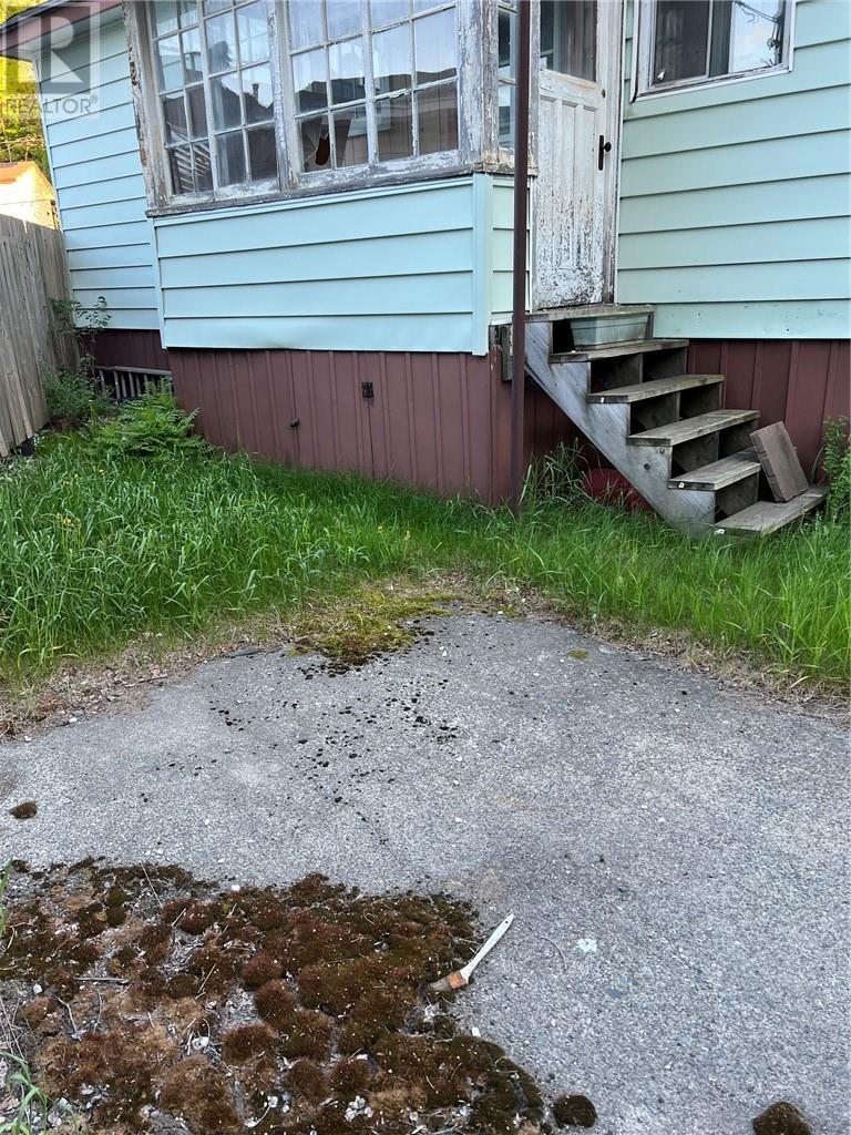 












266 Kathleen Street

,
Sudbury,




Ontario
P3C2L8

