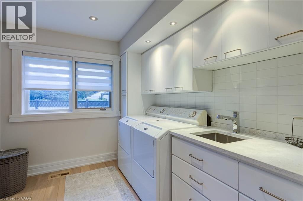 












14 JAMES Court

,
Heidelberg,




Ontario
N0B2M1

