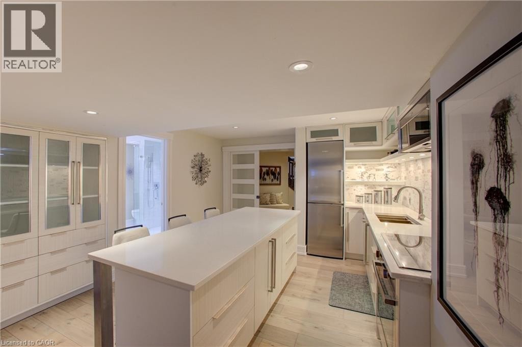 












14 JAMES Court

,
Heidelberg,




Ontario
N0B2M1

