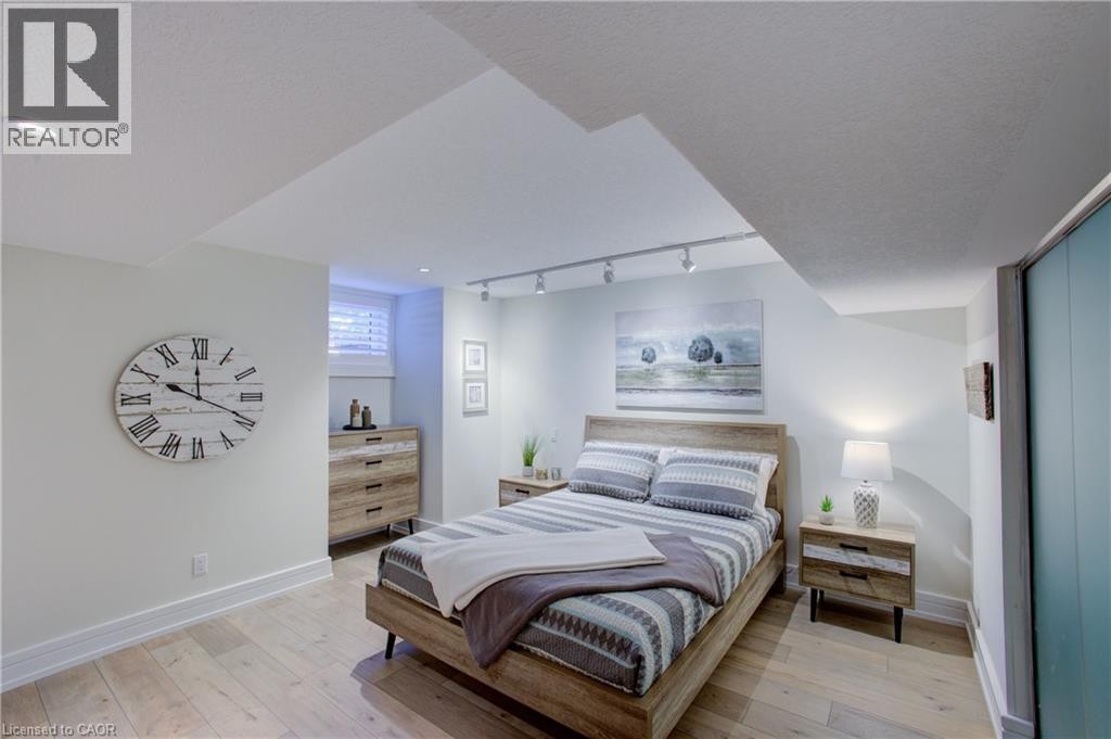












14 JAMES Court

,
Heidelberg,




Ontario
N0B2M1

