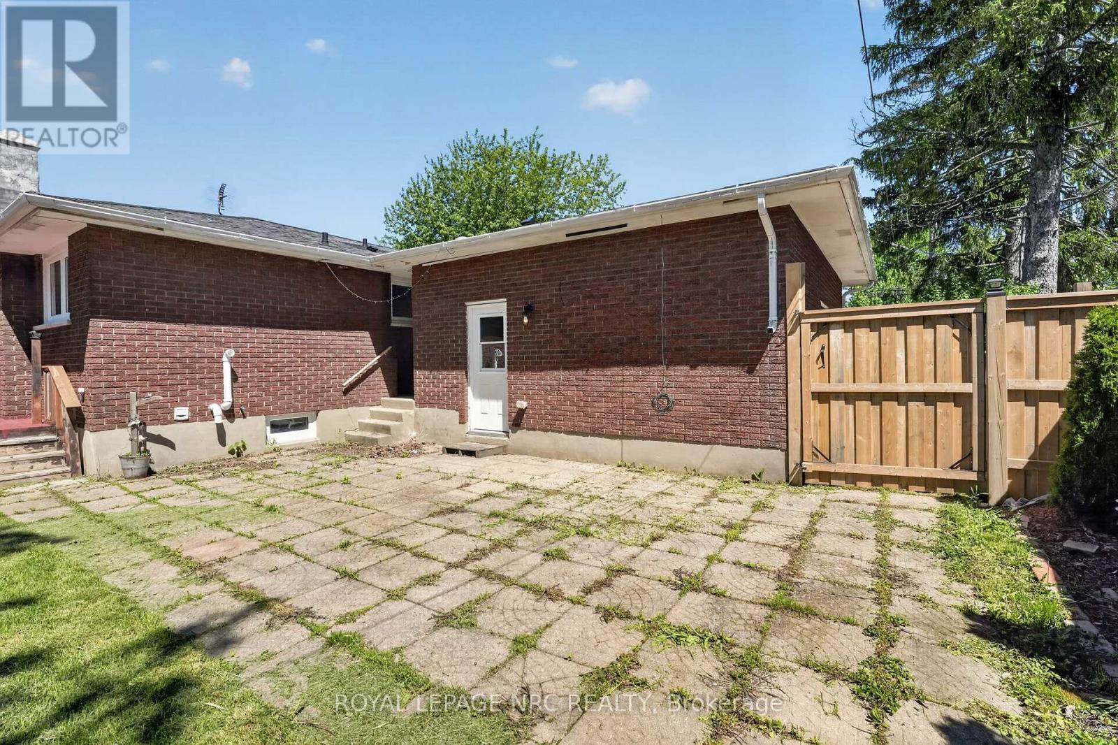 












268 HENRIETTA STREET

,
Fort Erie,




Ontario
L2A2K7

