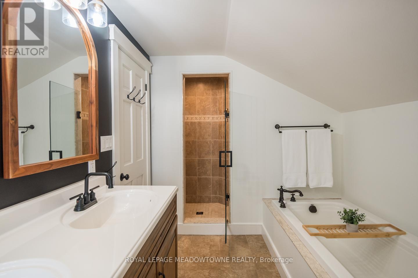 












10761 GUELPH LINE

,
Milton,




Ontario
L0P1B0

