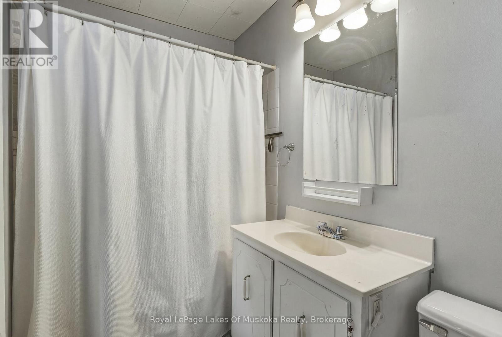 












60 WEST ROAD W

,
Huntsville (Chaffey),




Ontario
P1H1L8

