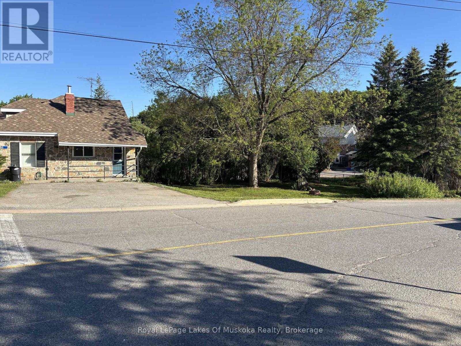












60 WEST ROAD W

,
Huntsville (Chaffey),




Ontario
P1H1L8


