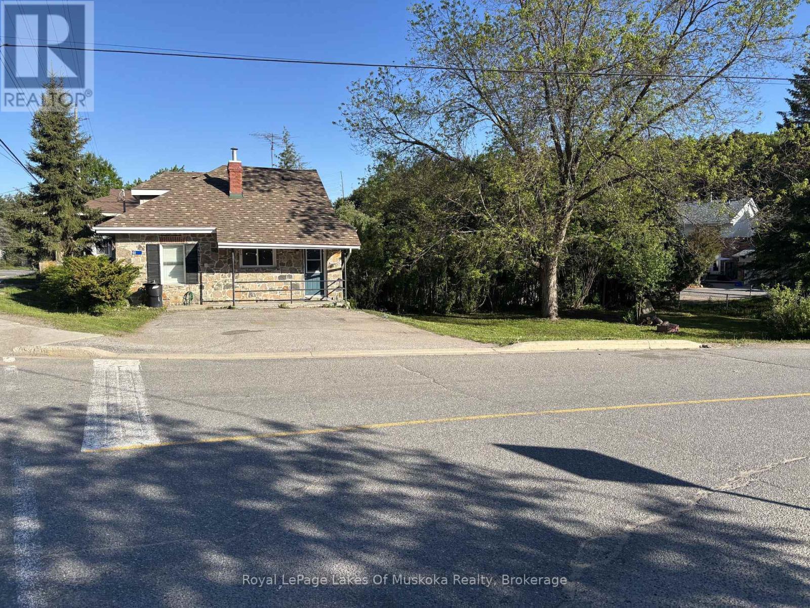 












60 WEST ROAD W

,
Huntsville (Chaffey),




Ontario
P1H1L8

