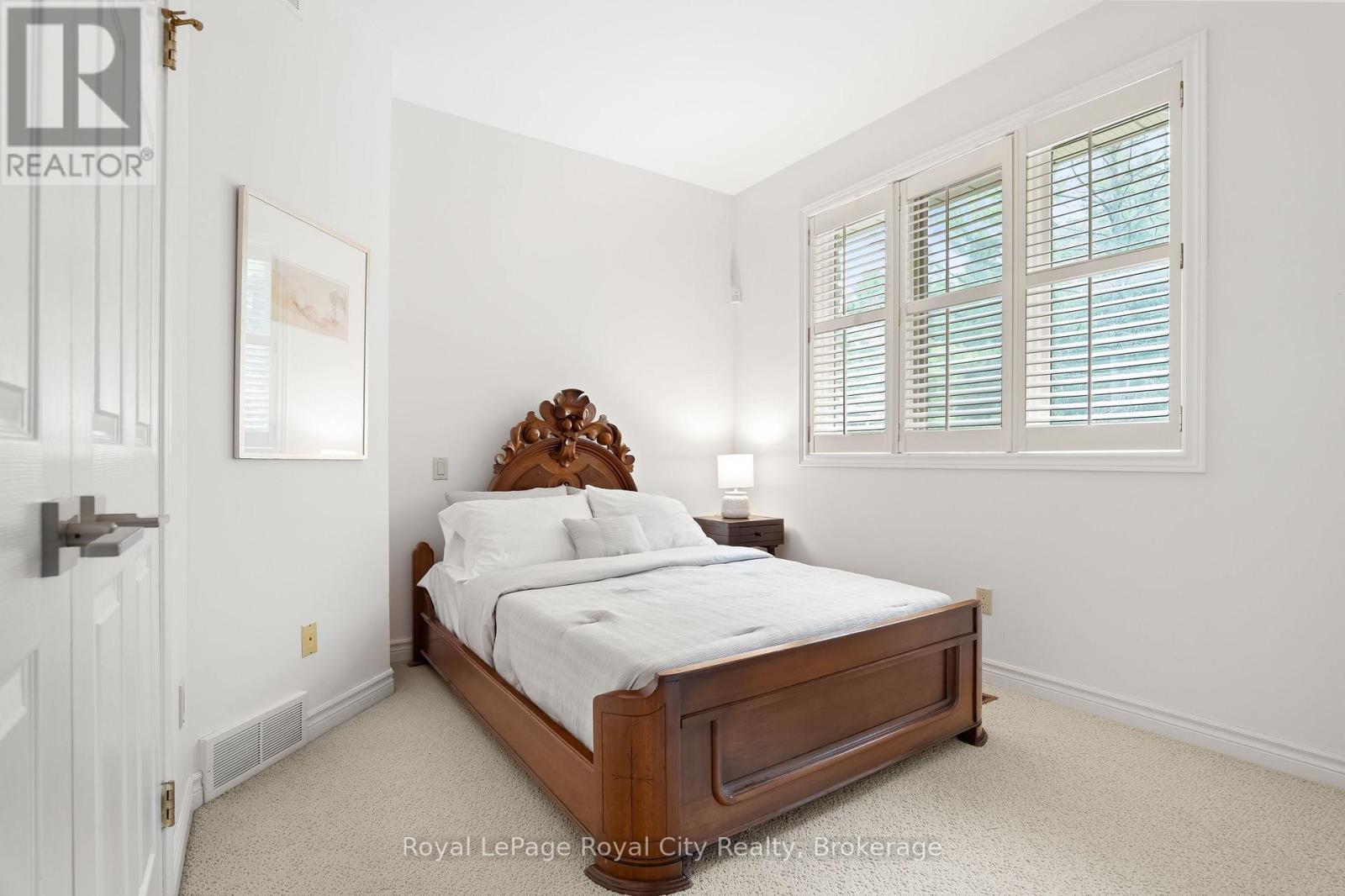 












384 SOUTH RIVER ROAD

,
Centre Wellington (Elora/Salem),




Ontario
N0B1S0

