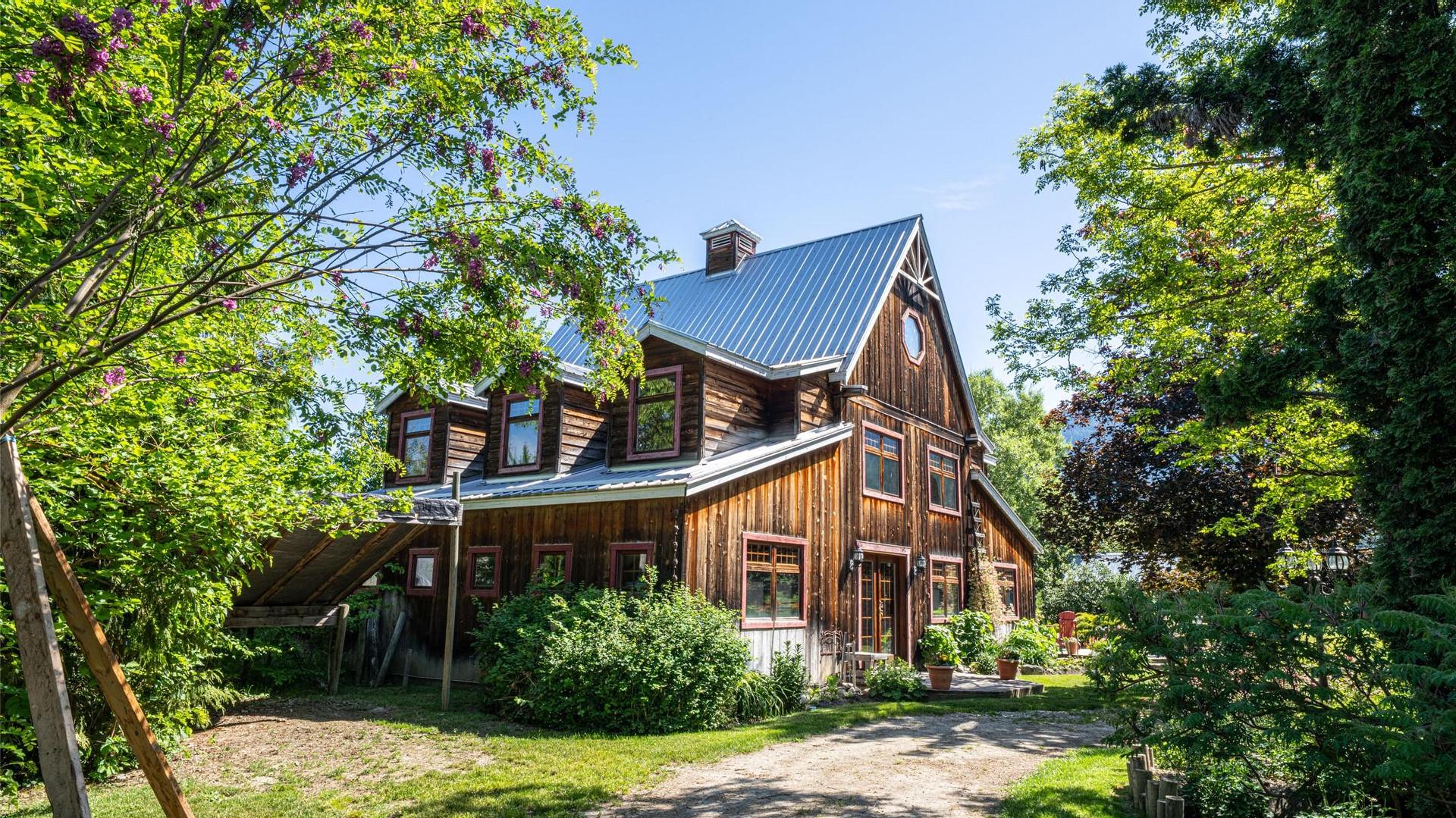 









749


Enderby - Grindrod

Road,
Enderby,




BC
V4Y 4K1

