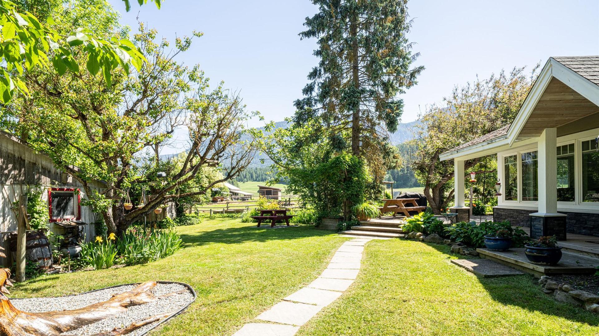 









749


Enderby - Grindrod

Road,
Enderby,




BC
V4Y 4K1

