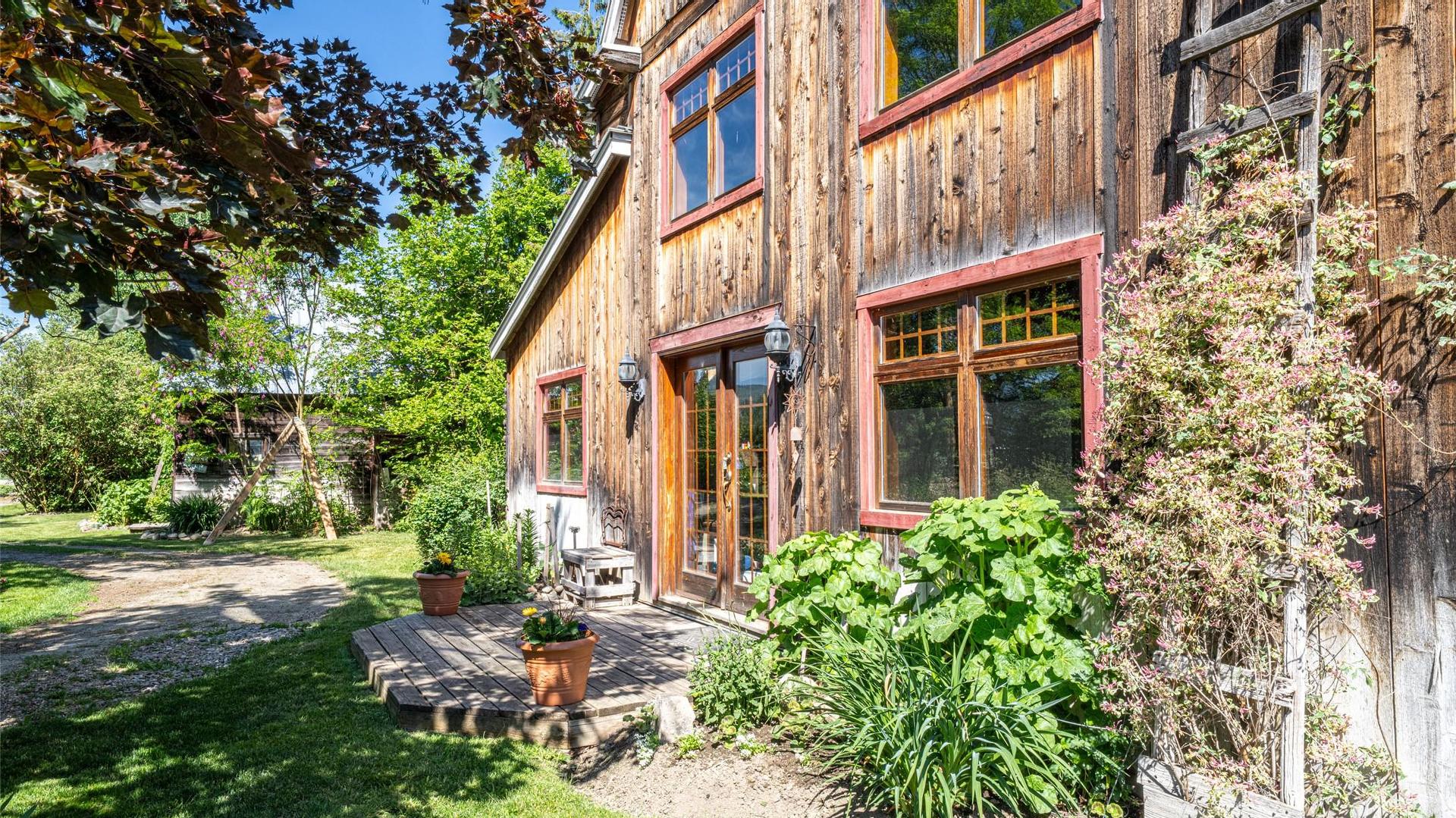 









749


Enderby - Grindrod

Road,
Enderby,




BC
V4Y 4K1


