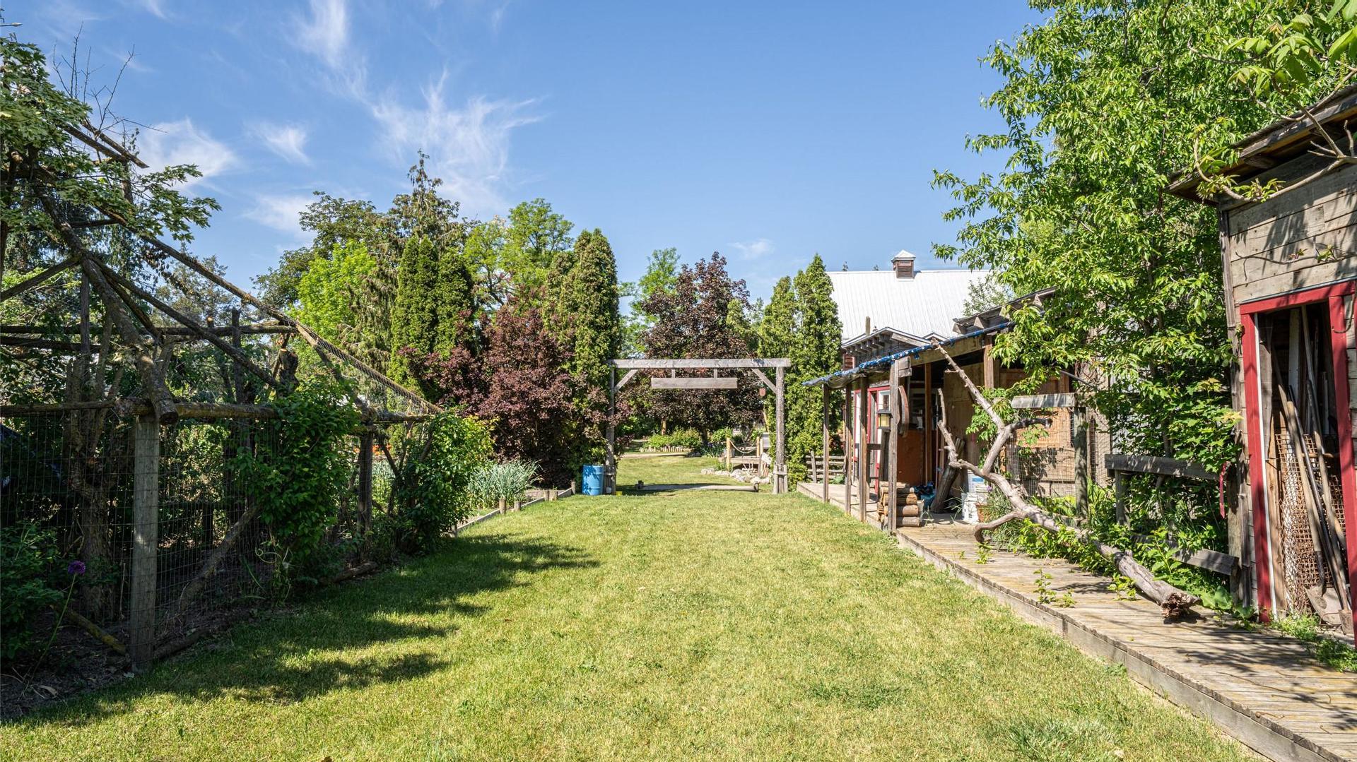 









749


Enderby - Grindrod

Road,
Enderby,




BC
V4Y 4K1

