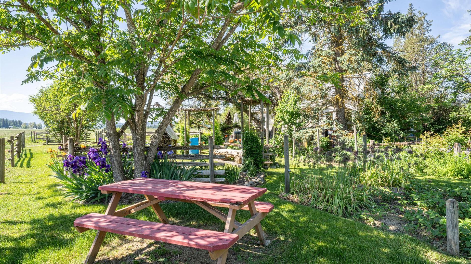 









749


Enderby - Grindrod

Road,
Enderby,




BC
V4Y 4K1

