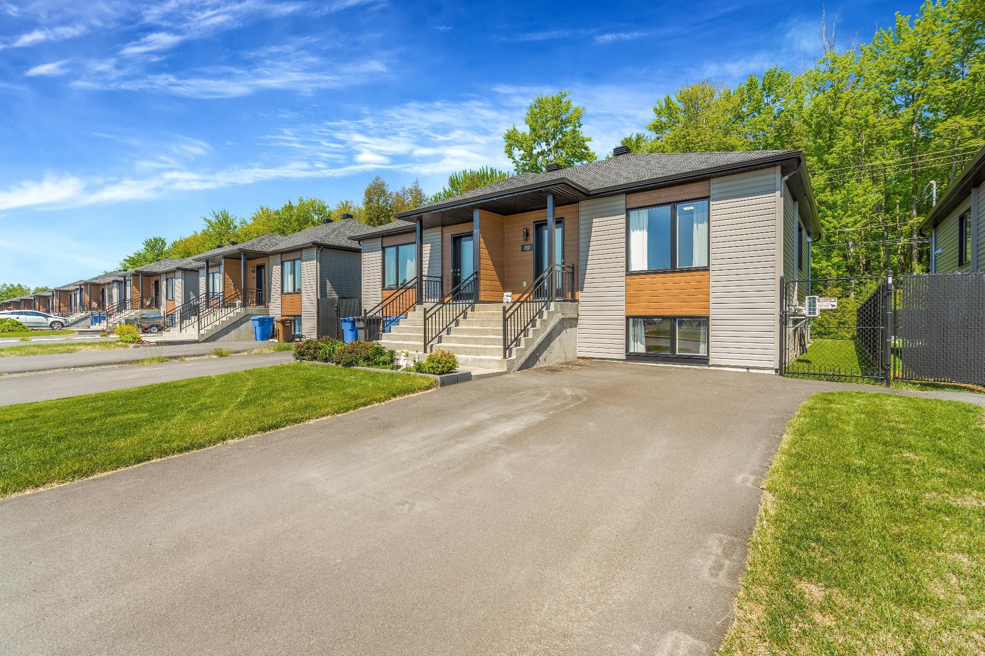 









752


Rue Richelieu

,
Saint-Roch-de-Richelieu,




QC
J0L2M0

