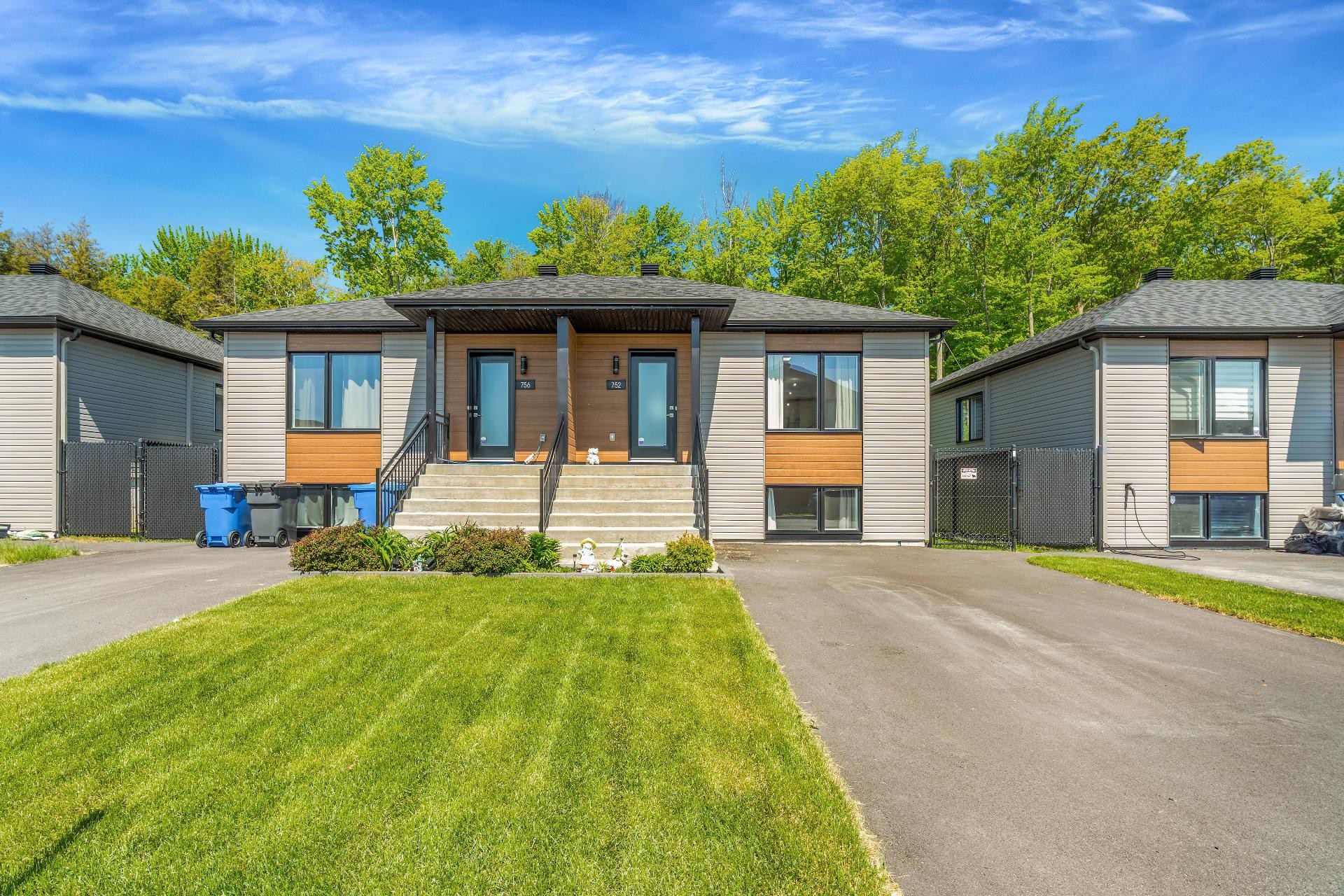 









752


Rue Richelieu

,
Saint-Roch-de-Richelieu,




QC
J0L2M0

